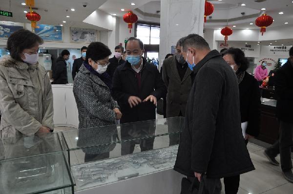 上海市政協(xié)政協(xié)副主席、黨組副書記方惠萍一行赴上藥控股醫(yī)療器械調(diào)研