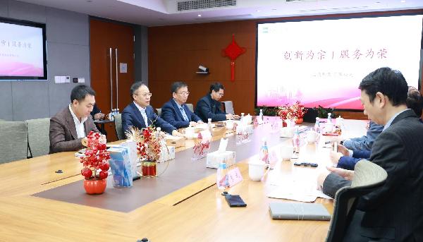 上海市委常委，臨港新片區(qū)黨工委書記、管委會主任陳金山一行到訪上藥控股，雙方共筑臨港生物醫(yī)藥產(chǎn)業(yè)公共服務(wù)平臺